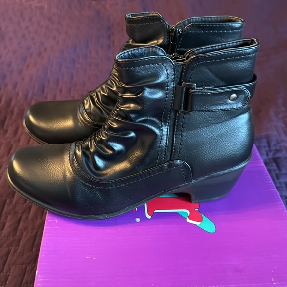 Air Flex Ankle Boots Sz 7.5 NIB - Picture 4 of 7